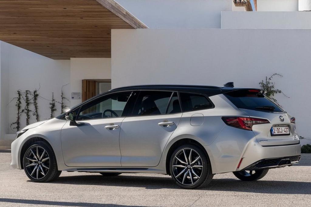 Prueba Toyota Corolla Touring Sports 200 TH, acertada y novedosa