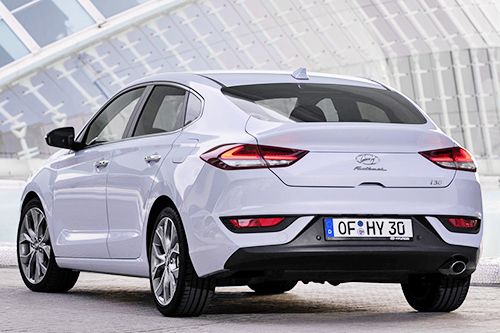  Hyundai lanza al mercado el nuevo i3  Fastback